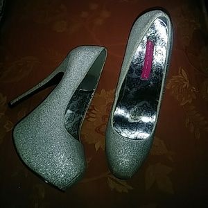 Glitter pump